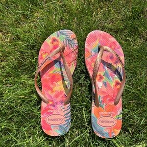 NWOT Havaianas Flip Flops Brown Floral